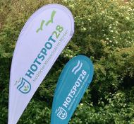 Zwei Banner mit Logo und Aufschrift Hotspot 28